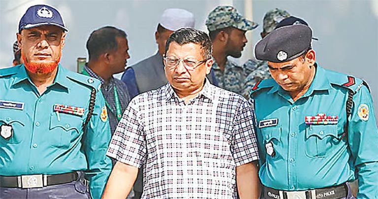 জুলাই হত্যাকাণ্ড : দায় স্বীকার করে শহীদ পরিবার, আহত ব্যক্তি, দেশবাসী ও ট্রাইব্যুনালের কাছে ক্ষমা চাইলেন সাবেক আইজিপি মামুন
