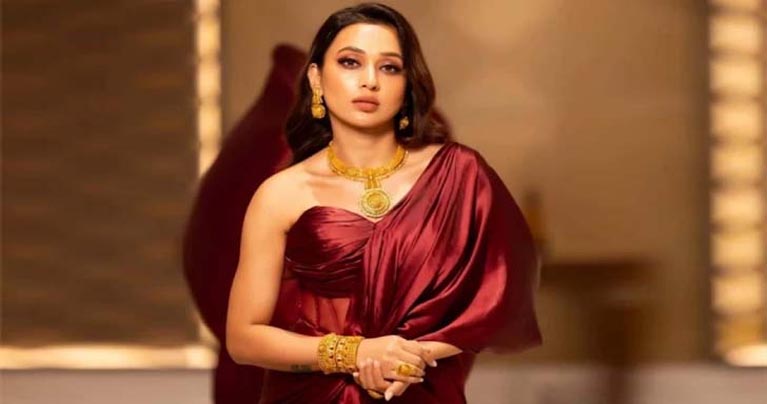 জঙ্গলে গিয়ে বিপাকে মিমি