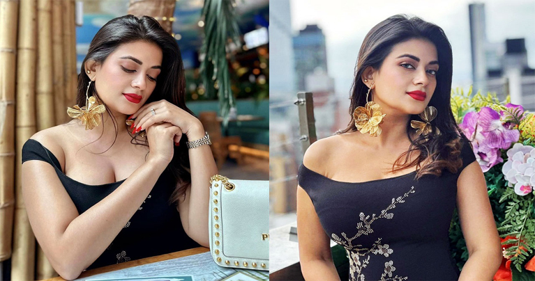 সোশ্যাল মিডিয়া কাঁপাচ্ছেন মন্দিরা