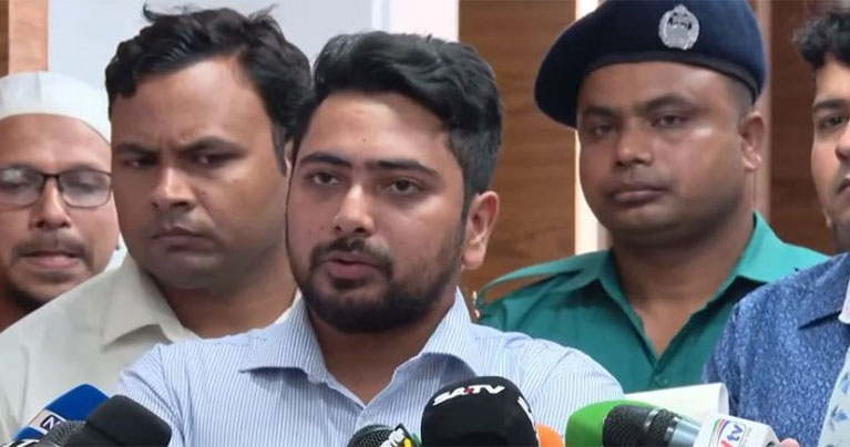 শেখ মুজিবুর রহমানকে জাতির পিতা মনে করে না অন্তর্বর্তী সরকার : তথ্য উপদেষ্টা
