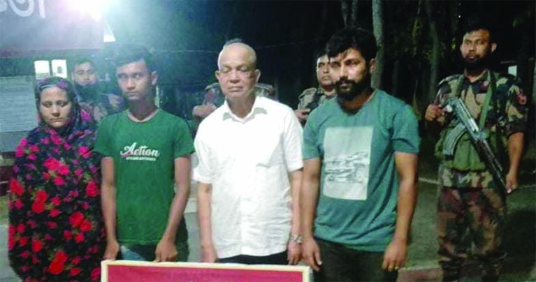 ভারতে পালানোর সময় সাবেক ভূমিমন্ত্রী নারায়ণ চন্দ্র আটক
