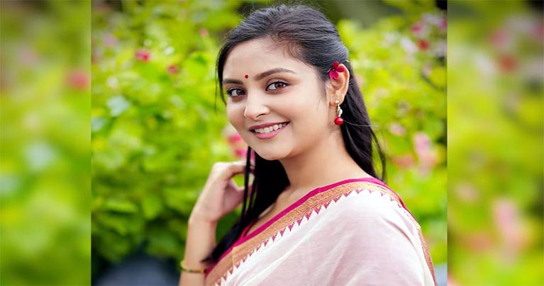 সম্পর্কে জড়ালেন অভিনেত্রী নাজনীন নীহা