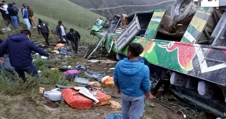 পেরুতে বাস দুর্ঘটনায় শিশুসহ নিহত ২০
