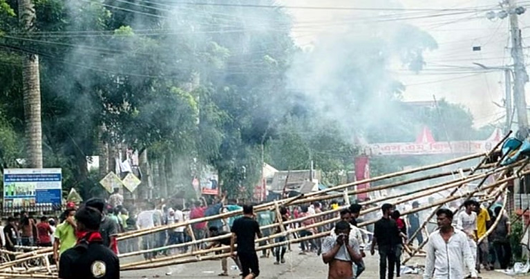 গোপালগঞ্জে সংঘর্ষে ৪ জন নিহত, কারফিউ জারি