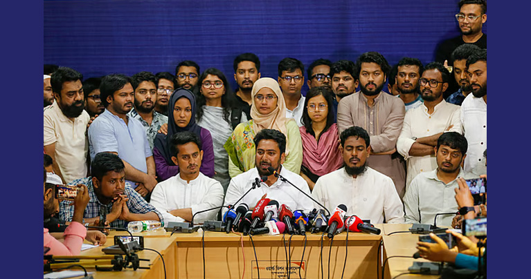 হত্যার উদ্দেশ্যে জঙ্গি কায়দায় হামলা করেছে মুজিববাদী সন্ত্রাসীরা : নাহিদ ইসলাম