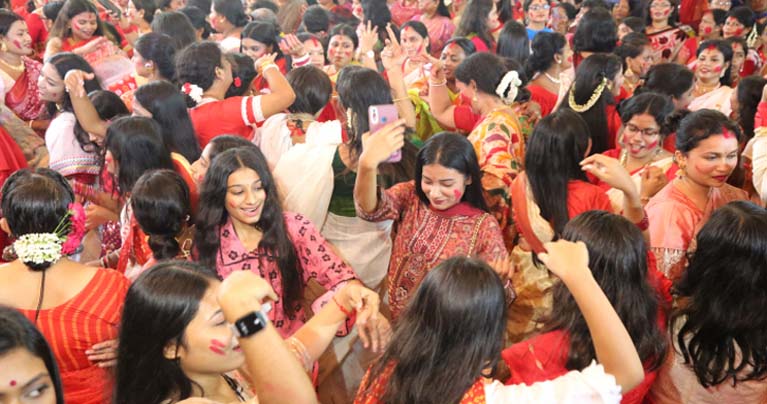 সংখ্যালঘুরা ‘আগের তুলনায় বেশি নিরাপত্তা পাচ্ছে’ : ভয়েস অব আমেরিকার জরিপ
