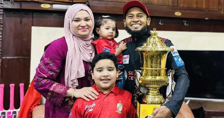 ওযু না করে কখনো ব্যাট-বল স্পর্শ করত না : মুশফিকের স্ত্রী