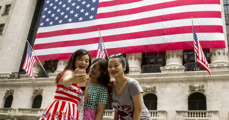 যুক্তরাষ্ট্রে ঢুকতে পর্যটকদের দেখাতে হতে পারে সোশ্যাল মিডিয়া ইতিহাস