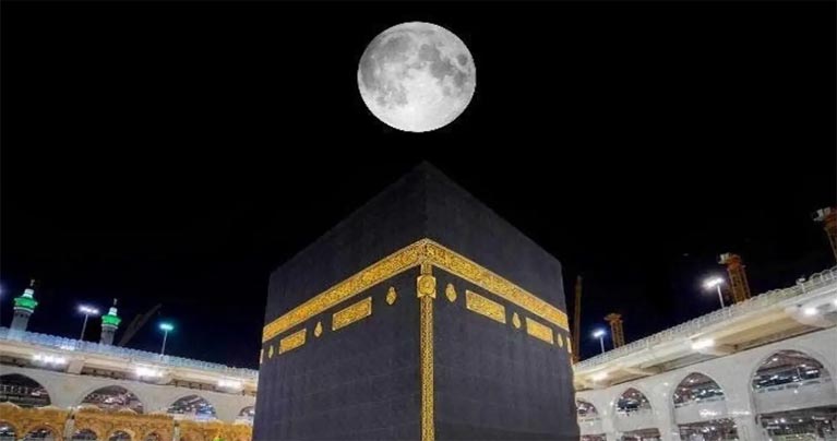 কাবার ঠিক ওপরে চাঁদের অবস্থান, এক বিরল মহাজাগতিক দৃশ্য