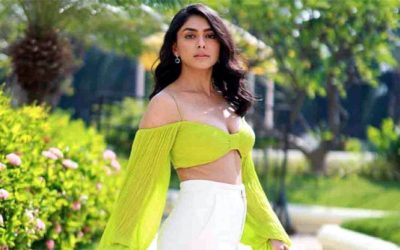 ক্ষমা চাইলেন ম্রুণাল ঠাকুর