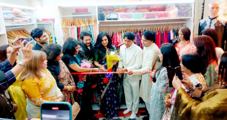 নিউইয়র্ক ফ্যাশন হাউজের জমকালো গ্র্যান্ড ওপেনিং