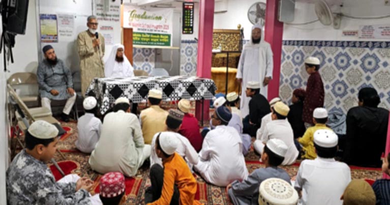 উডসাইড মসজিদের ইসলামিক সামার স্কুলের গ্রাজুয়েশন সম্পন্ন