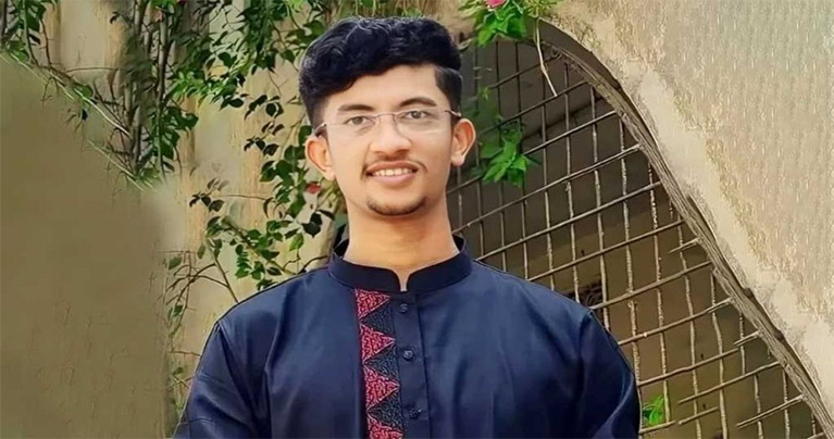 ‘আমি গরিবের ছেলে, আমি টাকার লোভ সামলাতে পারিনি’