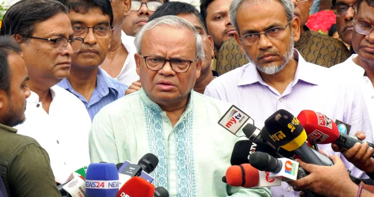 বঙ্গভবন থেকে বঙ্গবন্ধুর ছবি নামানো ঠিক হয়নি : রুহুল কবির রিজভী