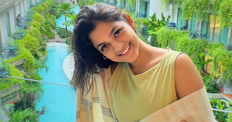 থাইল্যান্ডে সাদিয়া আয়মানের মিষ্টি মুহূর্ত