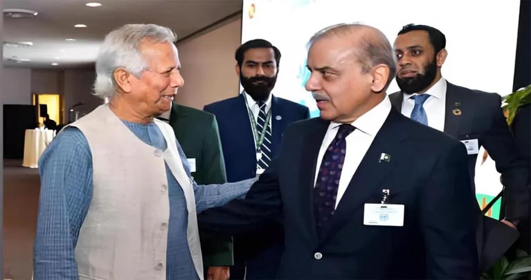 ড. মুহাম্মদ ইউনূসের সঙ্গে পাকিস্তানের প্রধানমন্ত্রীর সাক্ষাৎ