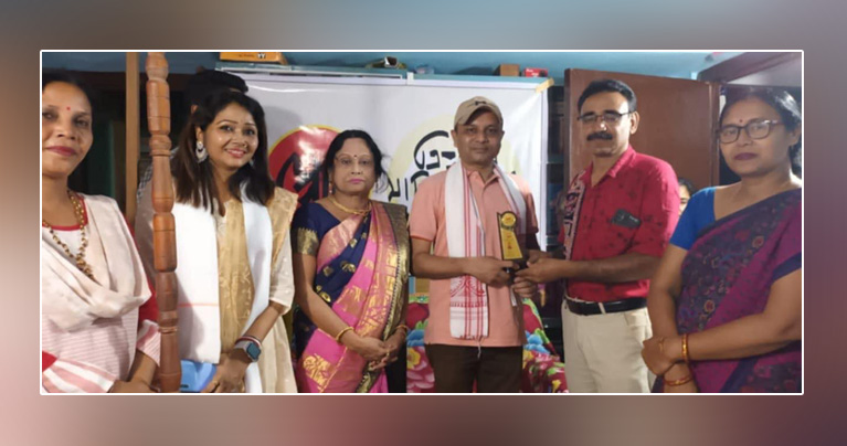 স্রোতের ‘সাহিত্য আড্ডা’ : ত্রিপুরায় কবি সঞ্জয় দেবনাথকে সম্মাননা প্রদান