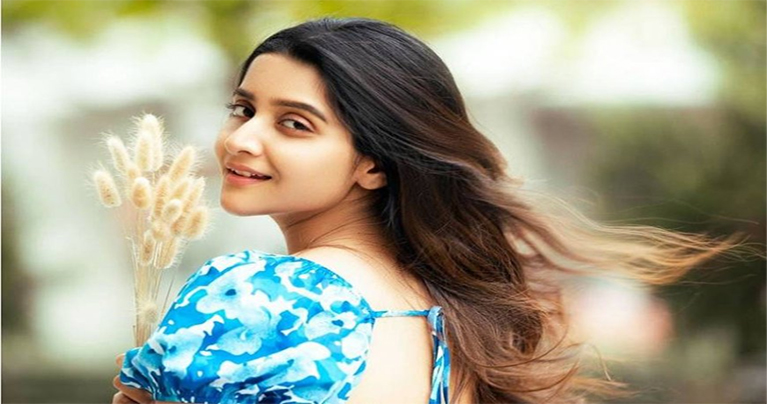 সরি মা! আমি প্লেন থেকে ঝাঁপ মারছি
