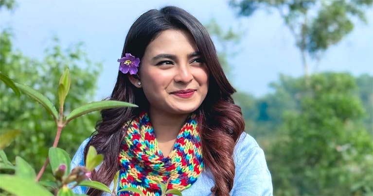 উচ্ছ্বসিত অভিনেত্রী তটিনী