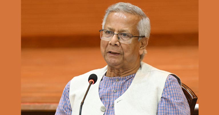 লাল পাসপোর্ট হস্তান্তর করেছেন ড. ইউনূস
