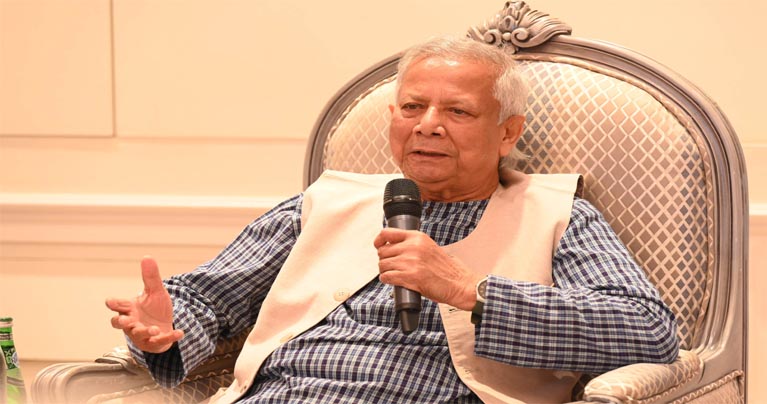 প্রবাসীদের জন্য দেশের অর্থনীতি আবার ঘুরে দাঁড়াতে পেরেছে : প্রধান উপদেষ্টা